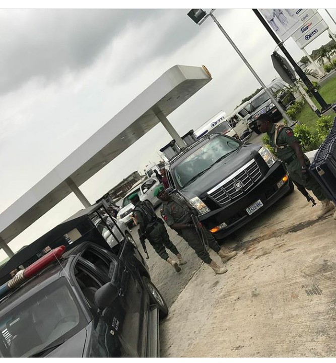 Davido Traveling To Ekiti State By Road In Grand Style (photo)