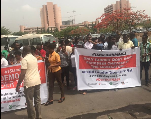 Anti-Buhari Protesters Storms NASS In Solidarity With Saraki