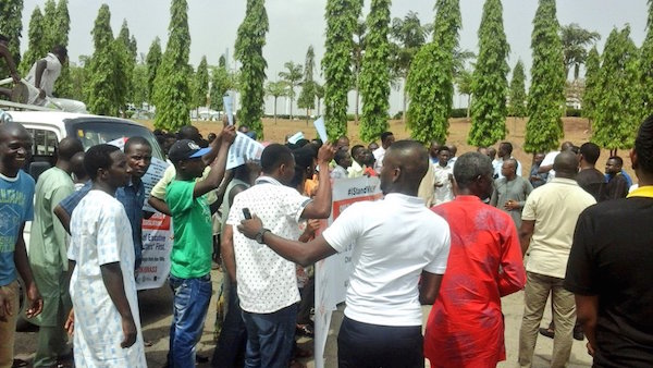 June 12: Akure Protesters Apprehend Travellers With Guns