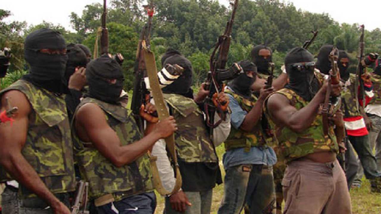 BREAKING: Niger Delta Avengers Threaten To Resume ‘Deadly’ Attacks