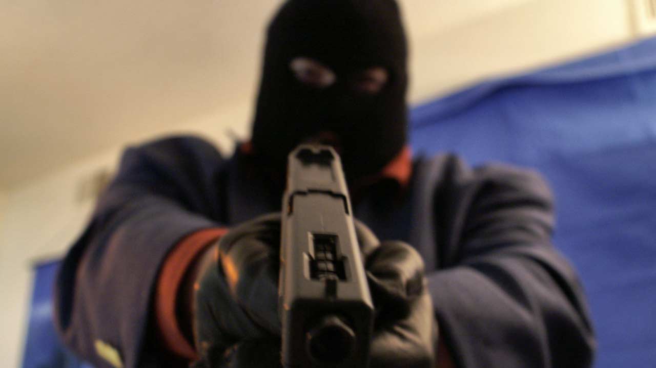 Armed Robbers Attack Bullion Van, Shoot Police Officer