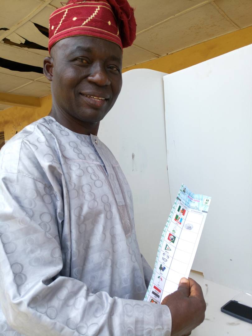 #OsunWestElection: Osun APC Scribe, Salinsile Casts Vote (Photos)