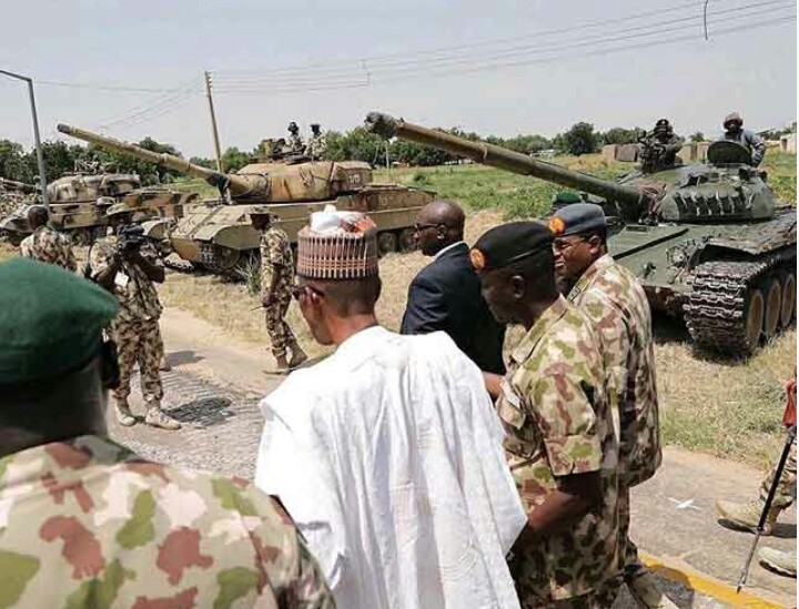 Buhari Celebrates Independence with Troops