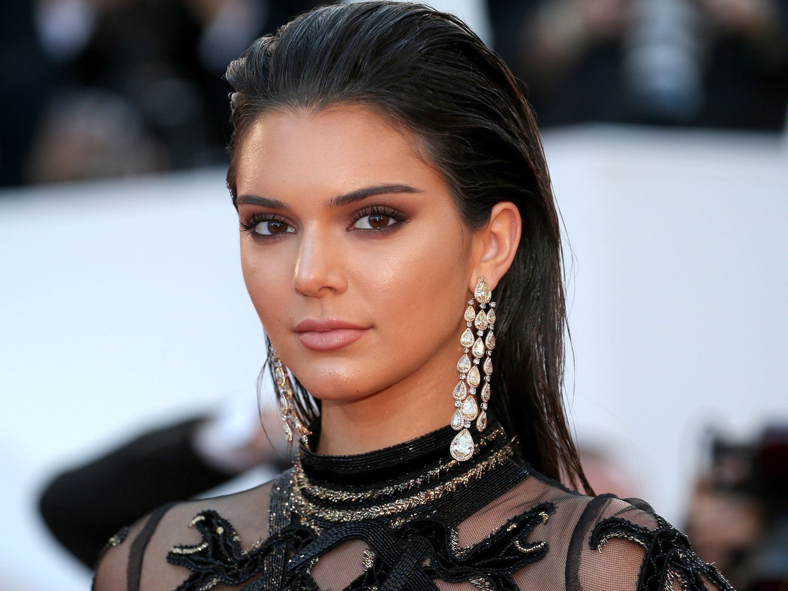 Kendall Jenner Too Has Started Showing Boobs