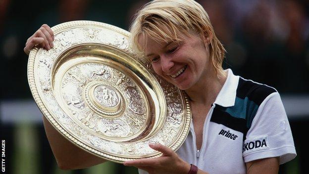 Former Wimbledon Champion Jana Novotna Dies At 49
