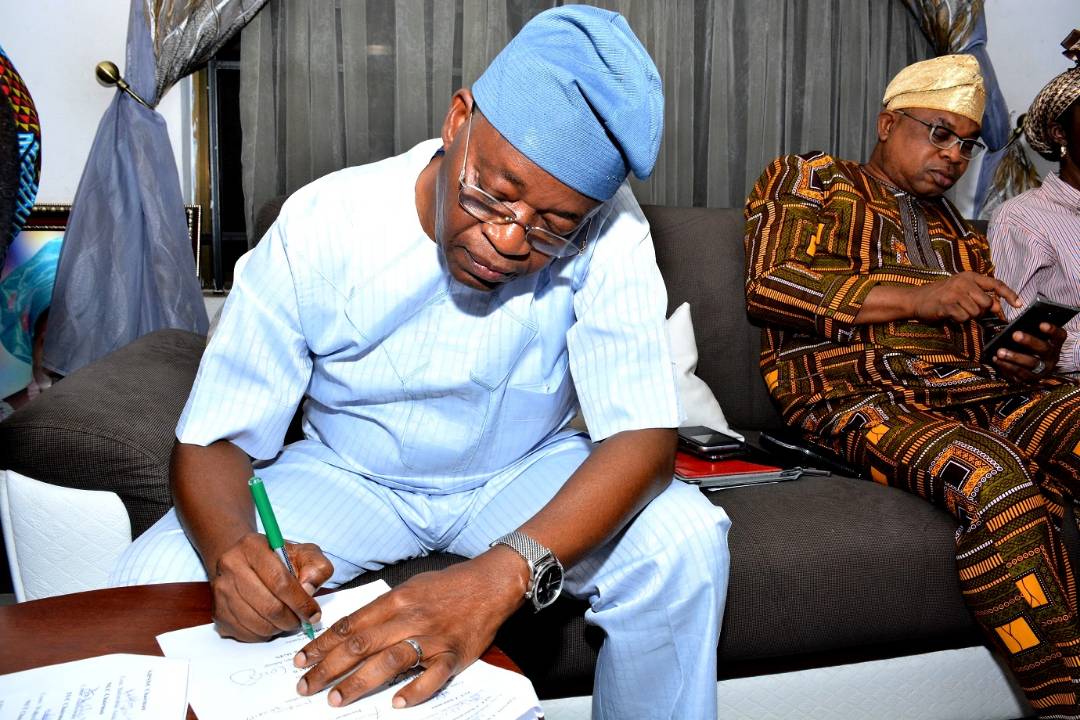 PHOTONEWS: Osun Workers, Government Sign MOU To Call Off  Strike