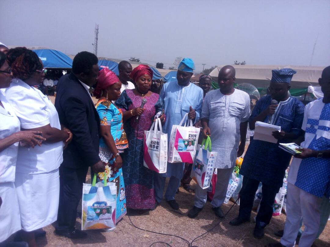 Osun Lawmaker Distributes Delivery Packs To Pregnant Women, Notebooks For Students