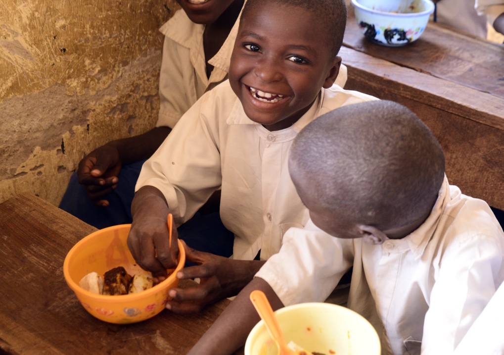 FG Spends N999 Million Daily On School Feeding