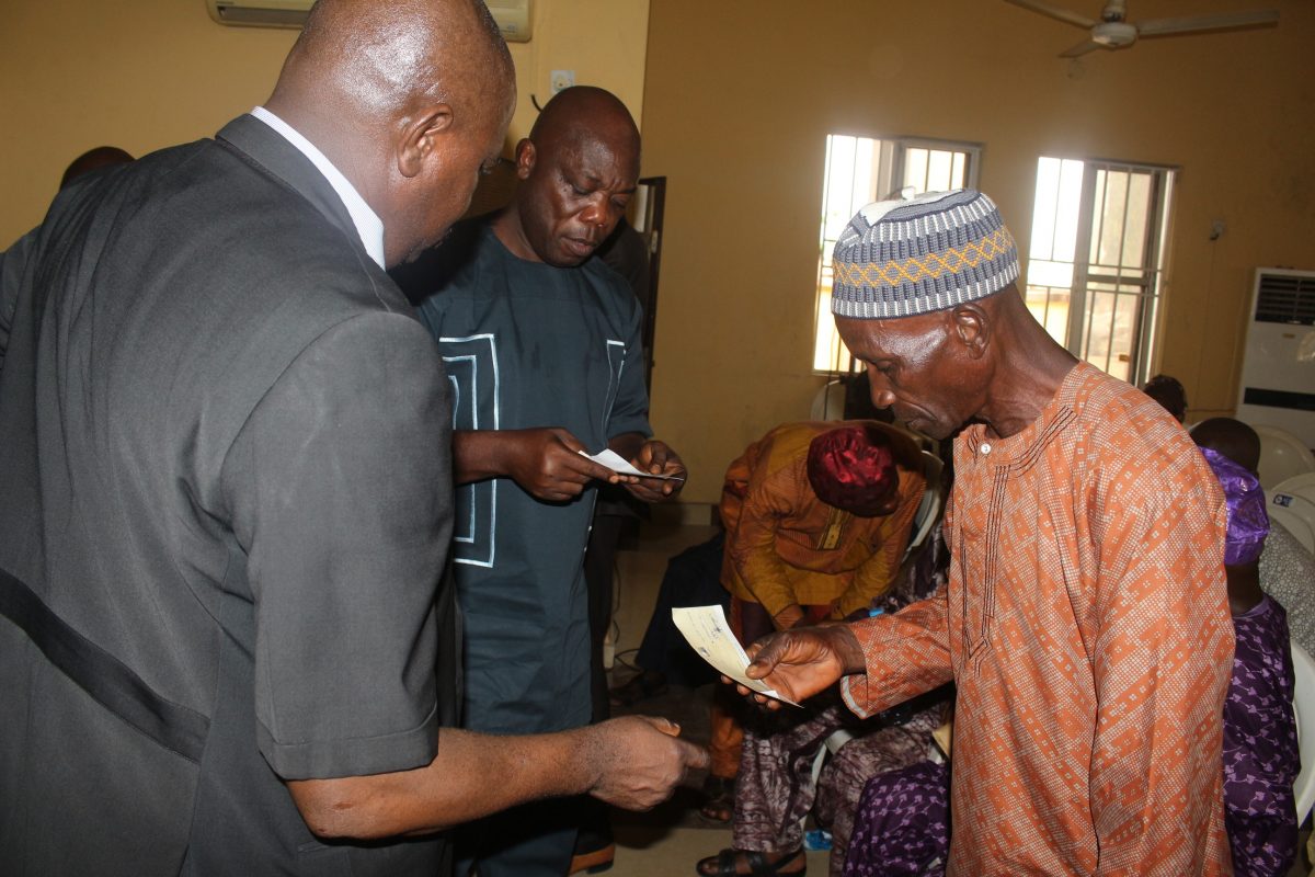 Osun Commences Payment Of Gratuity To 2011/2012 Pensioners