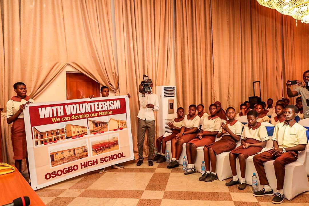 PHOTONEWS: Governor Aregbesola Receives 80 Students Who Rebuilt School