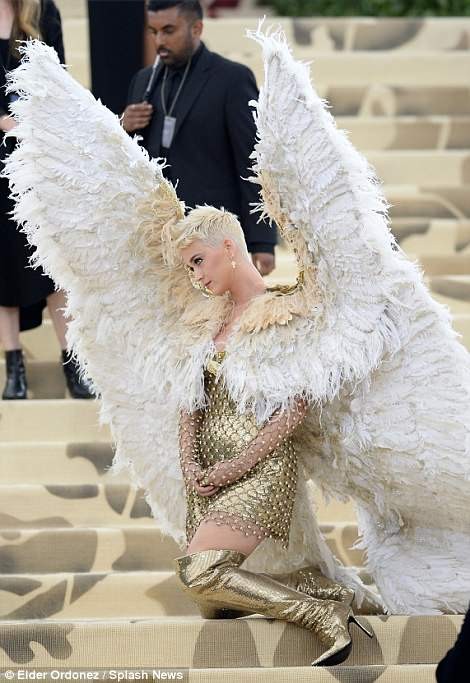 Met Gala 2018: Katy Perry’s Outfit And Grand Entrance Has Us Star Struck