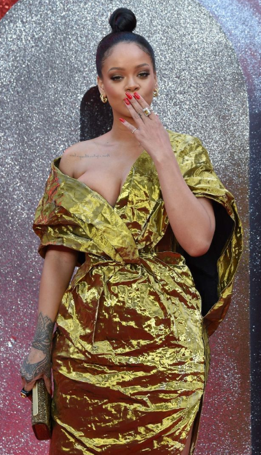 Pictures: Rihanna Suffers Wardrobe Malfunction At Ocean’s 8 Premiere