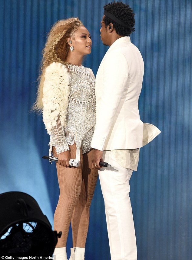 Beyonce And Jay Z Melt Hearts At Their New Jersey Concert
