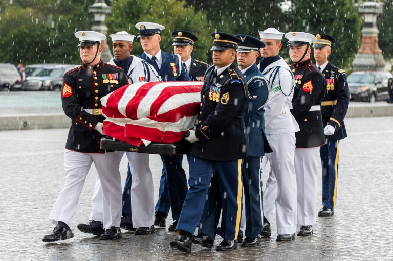 Americans pay final respect to McCain