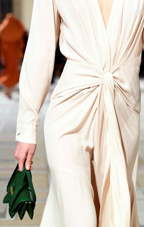 Paris women fashion week trends- petite bags