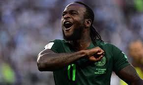 Fans urge Victor Moses to reconsider retirement