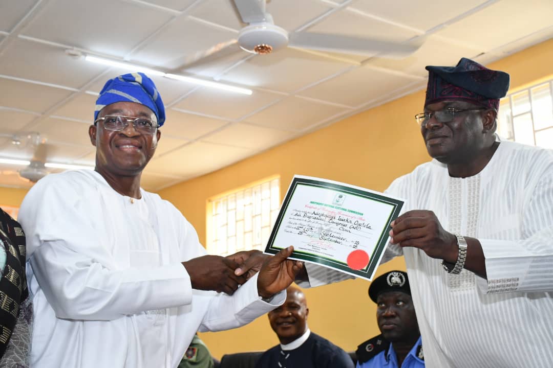 INEC Presents Certificate Of Return To Osun Governor-Elect, Oyetola