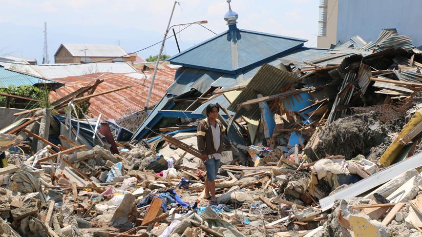 Indonesia: Death Toll Rising, Survivors Face Shortages