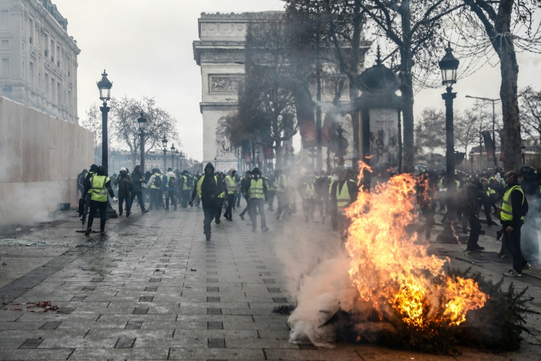 ‘Yellow vests’ protesters go wild in Paris