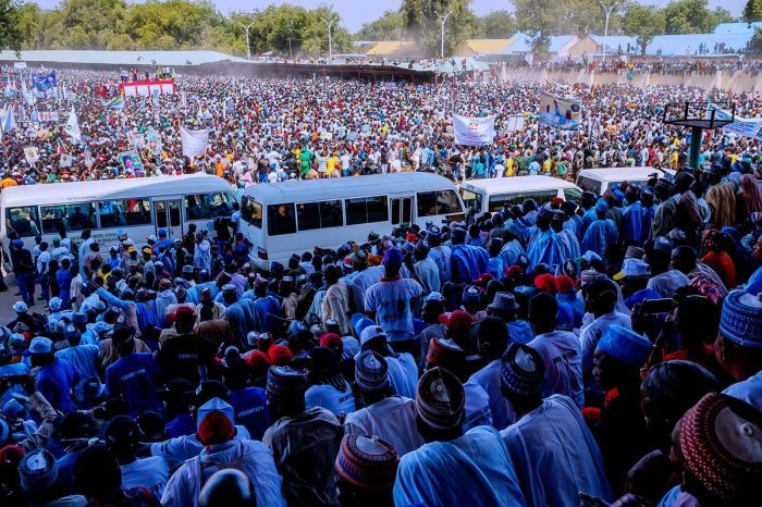 PHOTOS: Buhari Shuts Down Borno