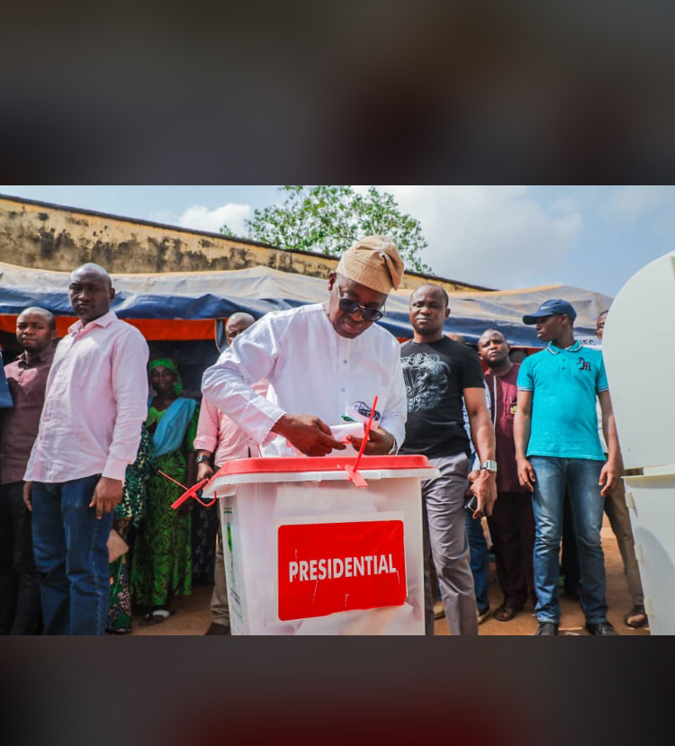 #NigeriaDecides: Governor Oyetola, Deputy, Basiru Cast Vote
