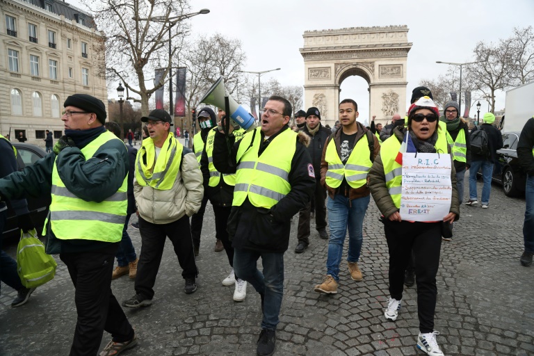 Macron condemns ‘yellow vests’ protestors