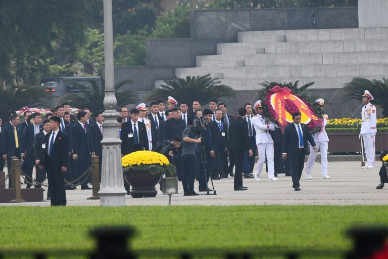Kim Pays Tribute to Late Vietnam’s Leader