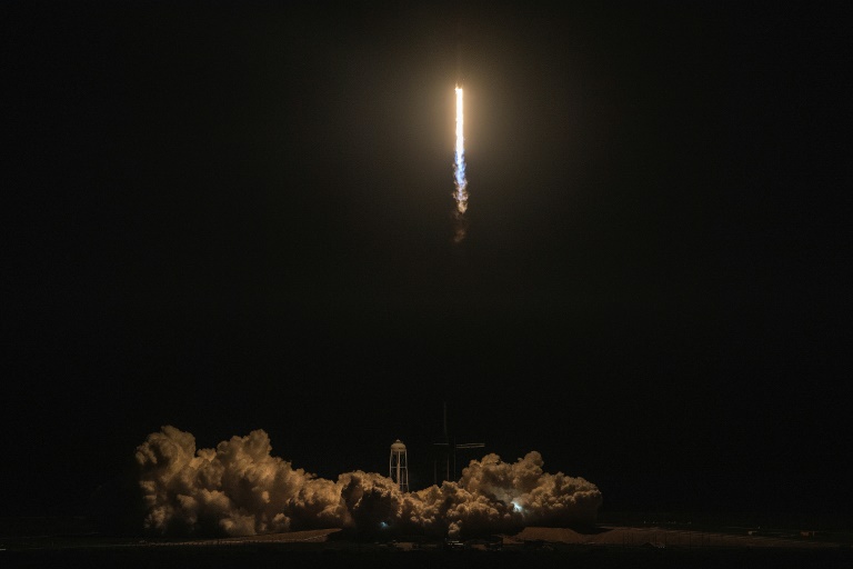 Astronauts Launches Dragon Capsule