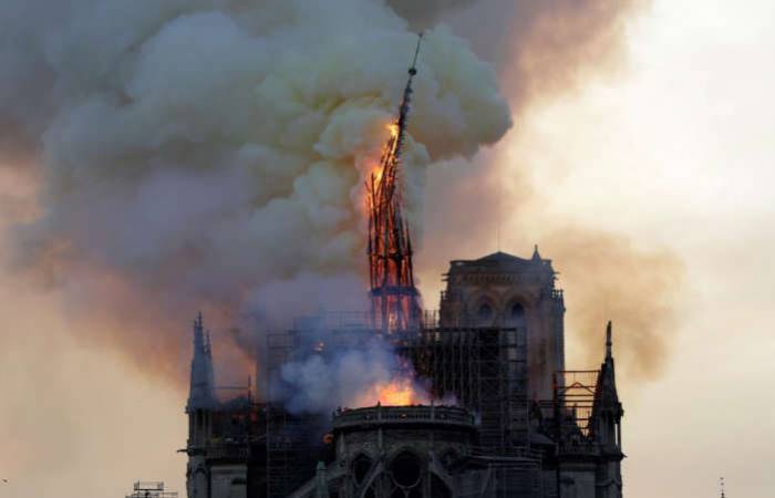 Notre-Dame Count Losses As Daylight Reveals Damage