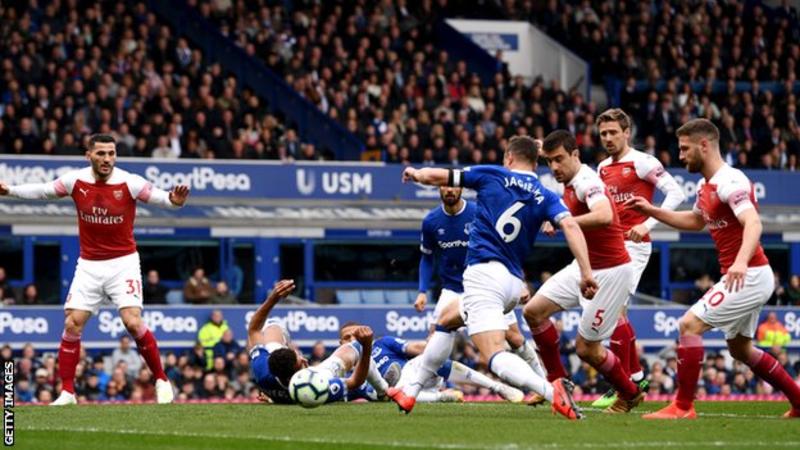 EPL: Arsenal Lose To Everton, Keep Top 4 Race Open