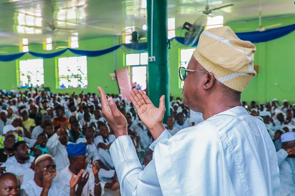 PHOTONEWS: Governor Oyetola Attends Special NASFAT Ramadan Prayer