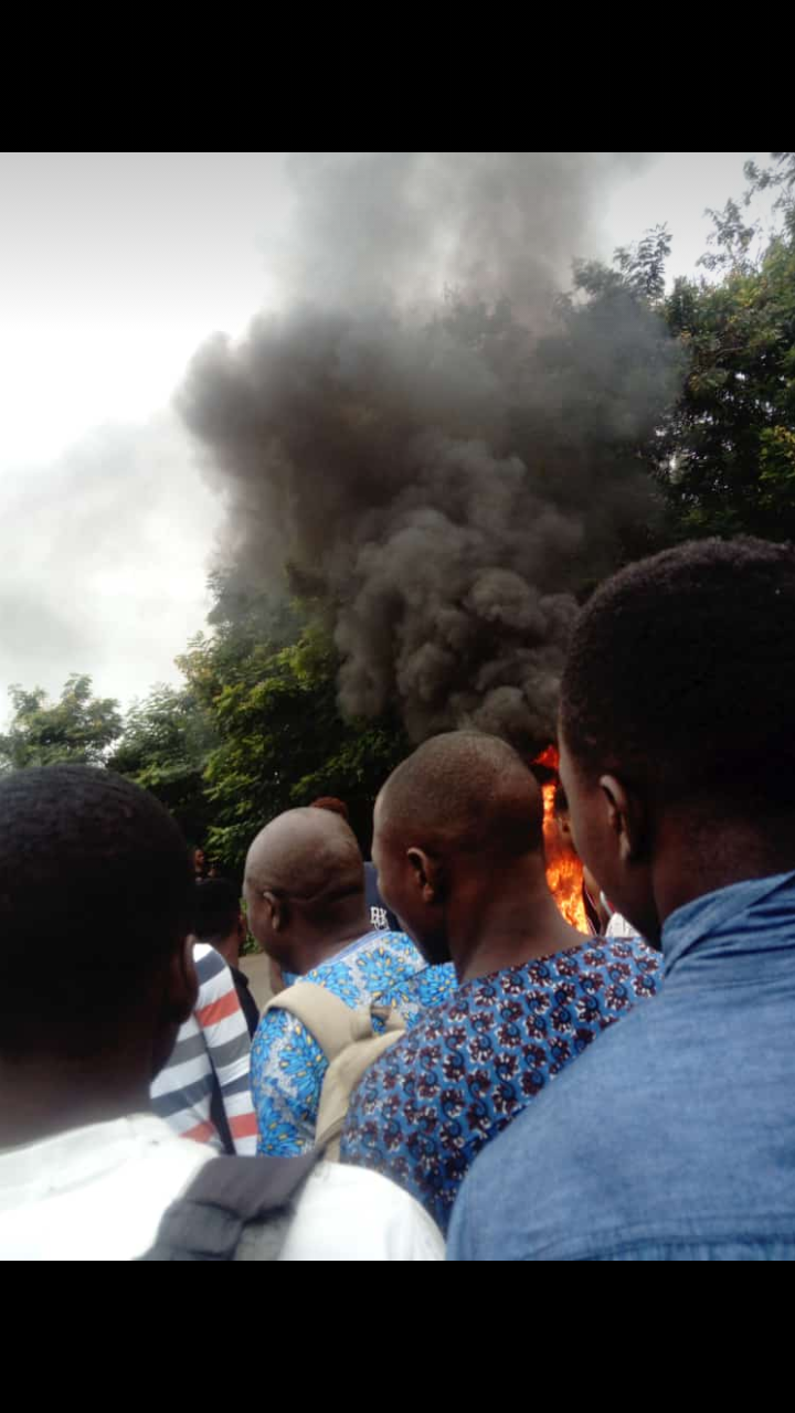 BREAKING: UNIOSUN Students Protest SARS Extortion, Barricade Campus Road in Ikire
