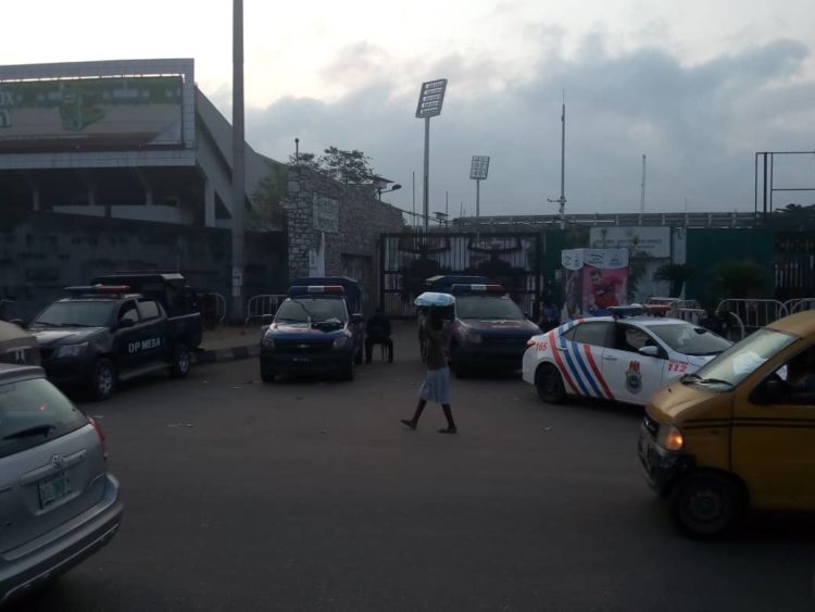 #RevolutionNow: Security Agents Prevent Access To Lagos Stadium