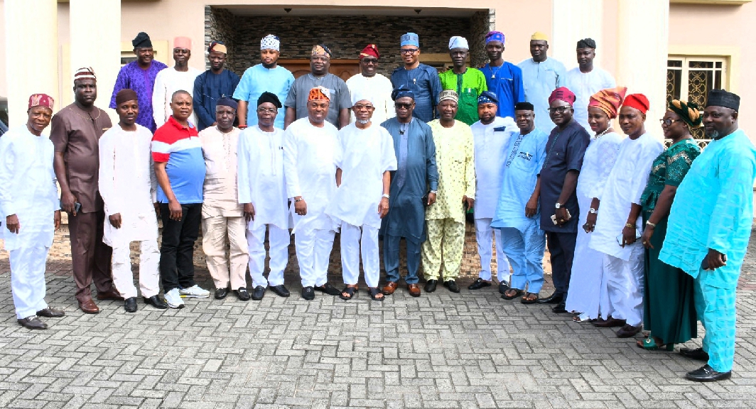 PHOTONEWS: Osun Assembly Members Pay Congratulatory Visit To Minister-Designate, Aregbesola