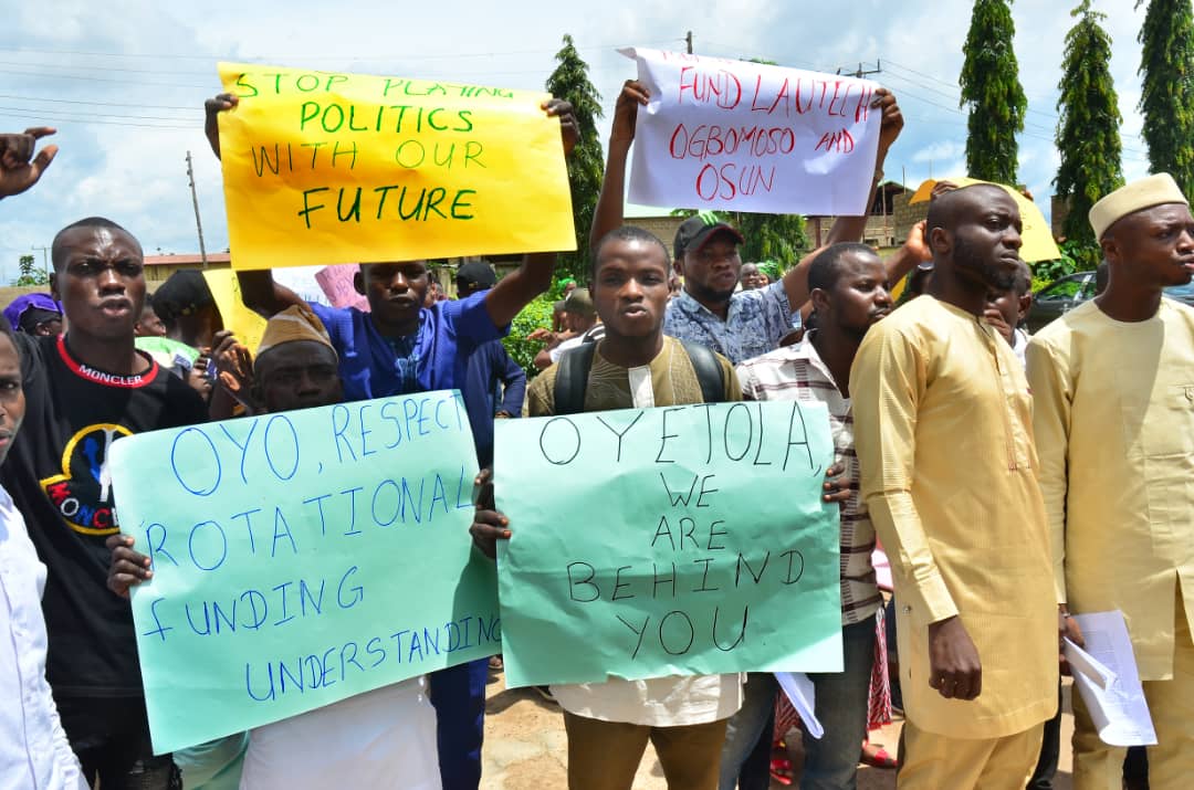 Osun Students Protest, Wants Oyo To Stop Blackmailing Osun Govt Over LAUTECH