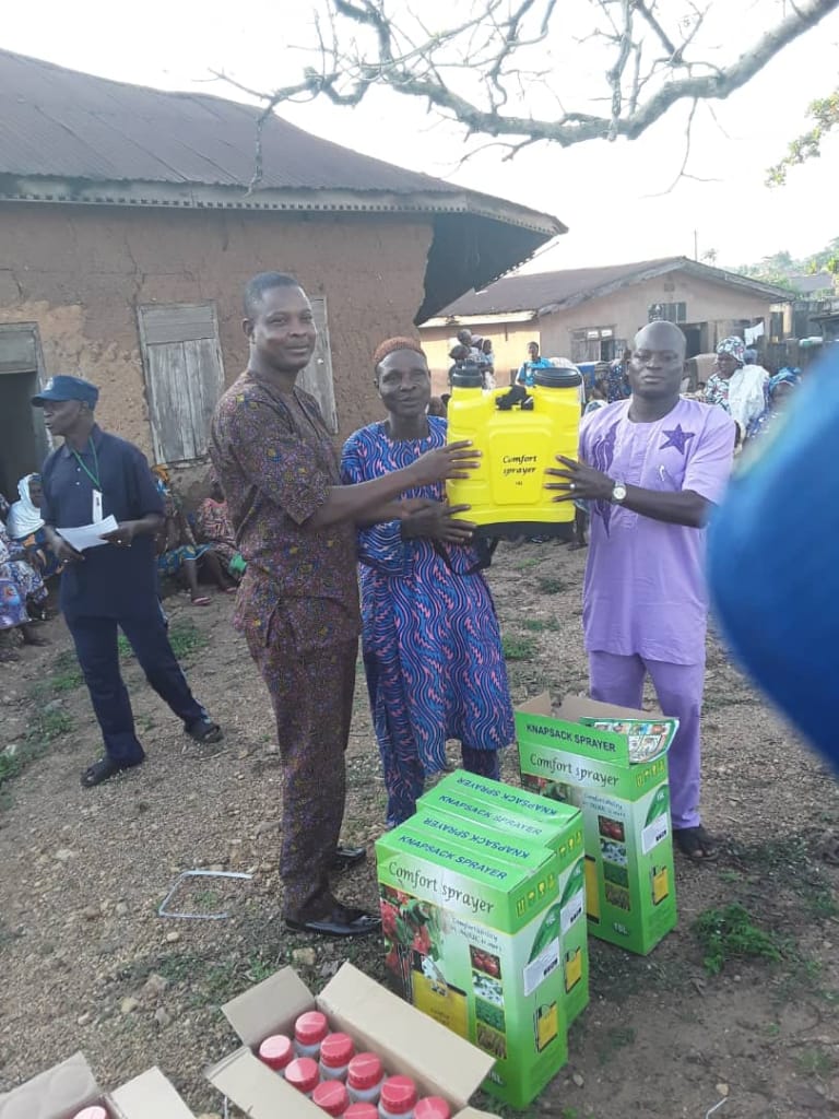 Ayedire Council Leader Alabi Empowers Small Holders Farmers