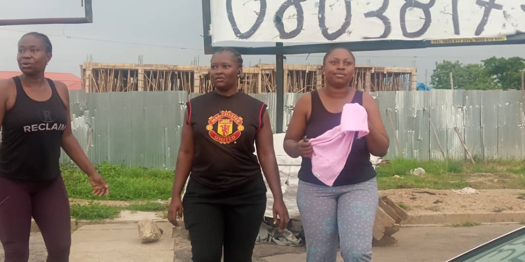 Housewives, Chubby Ladies Resort to Exercises, Road Jugs