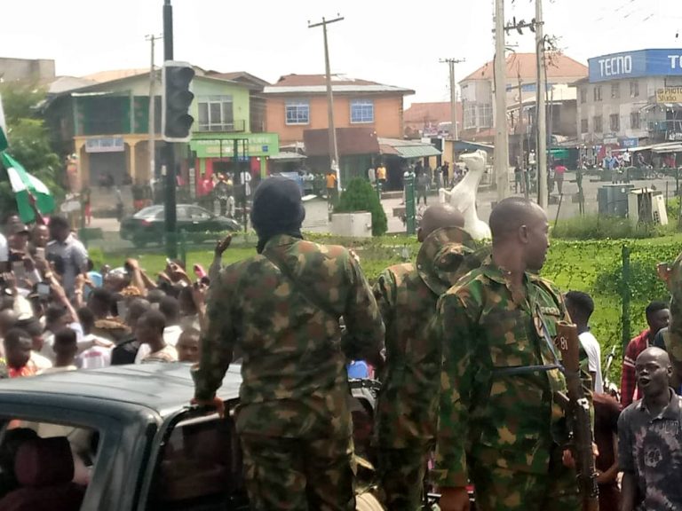 Residents Commend Soldiers For Protecting Protesting Youths In Osogbo