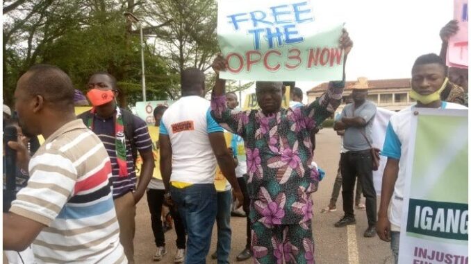 Insecurity: Oyo Youths Storm Makinde’s Office To Protest Insecurity