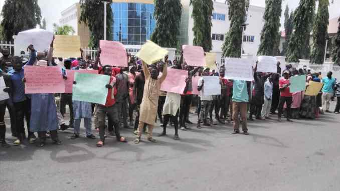 Residents Protest in Ikorodu Over Man Death In Police Custody After Unlawful Detention