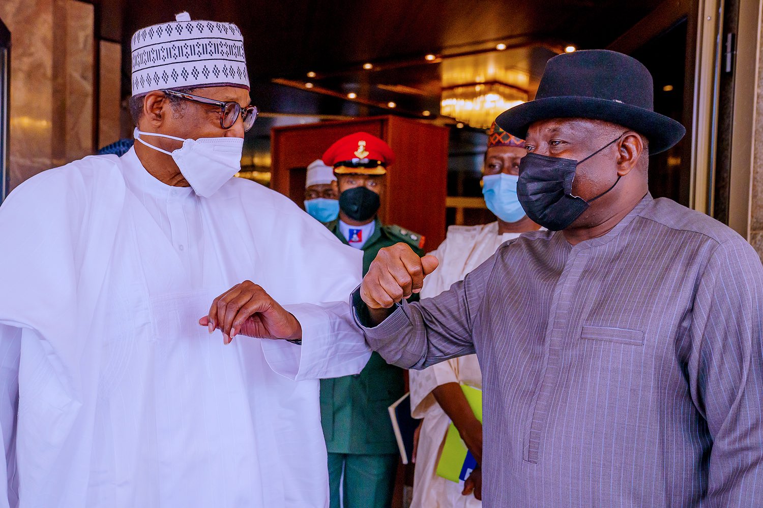 PHOTONEWS: Buhari Holds Meeting With Jonathan in Aso Rock
