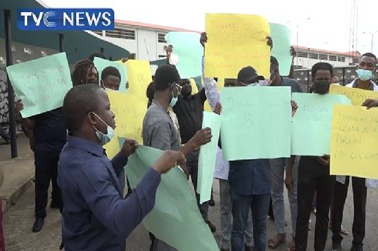 UCH Doctors Protest Over Non Payment Of Five-Month Salaries