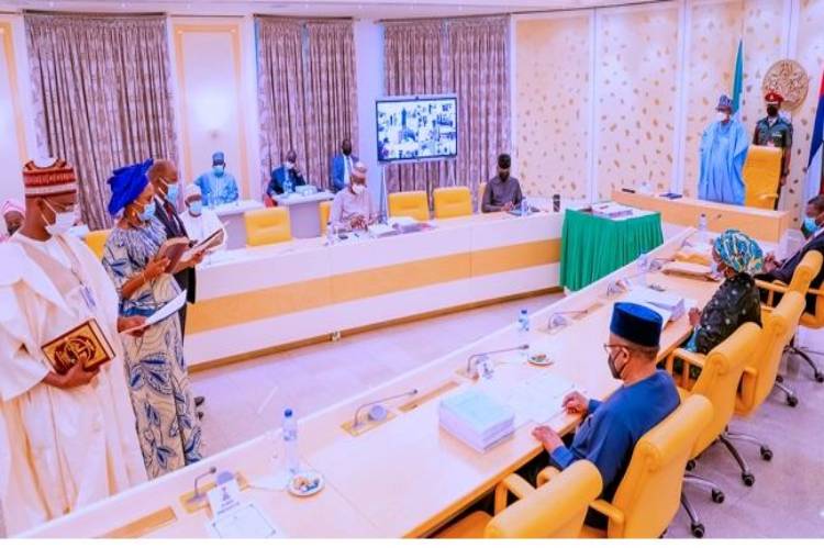 Buhari Swears in 5 New Permanent Secretaries