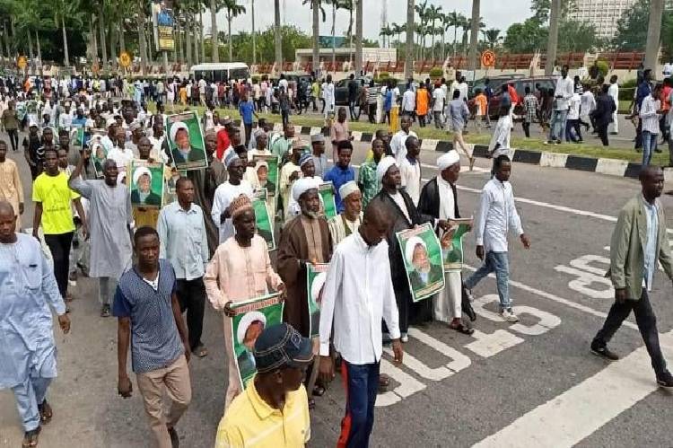Shi’ites Vow To Embark On Nationwide Protest If El-Zakzaky, Wife Remain In Custody