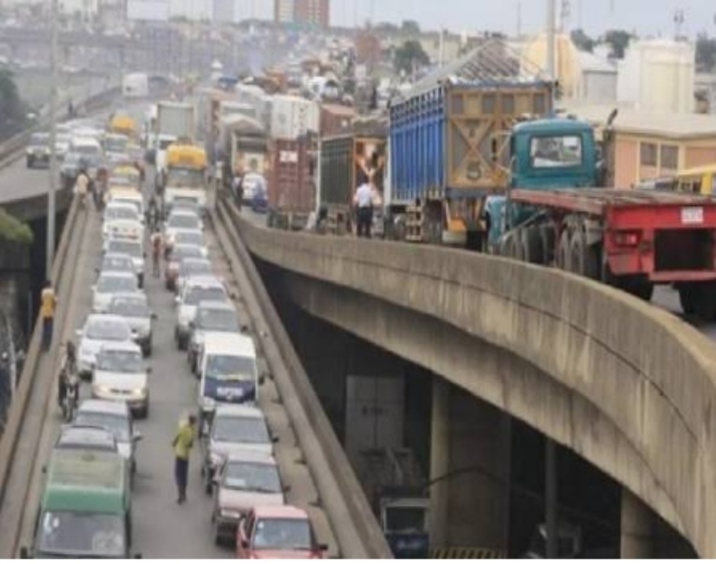 Lagos Diverts Traffic At Marine Bridge For Emergency Repairs