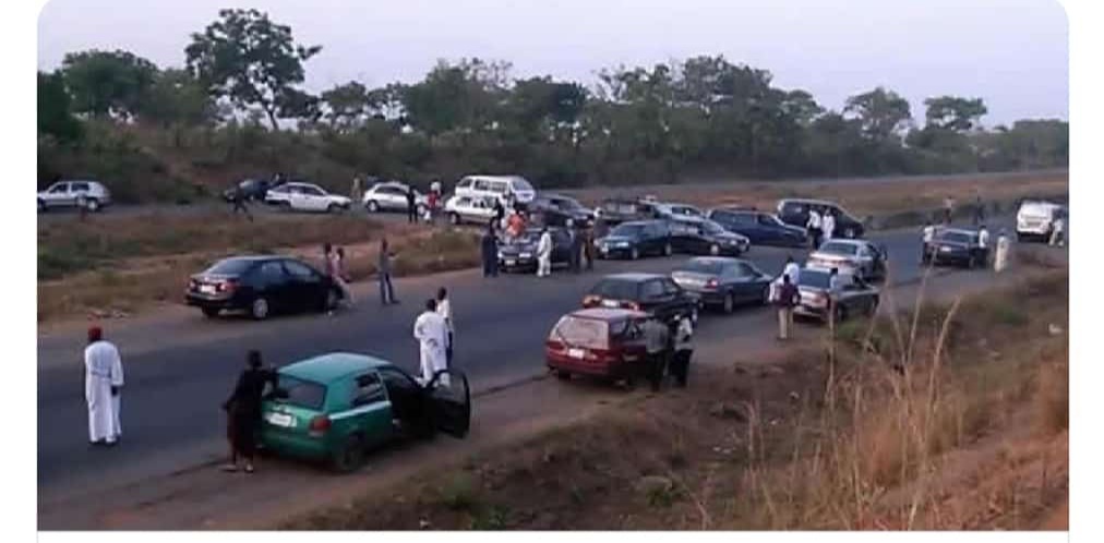 Gunmen Attack Travellers Along Kaduna-Abuja Highway, Kill APC Chieftain, Kidnap Others