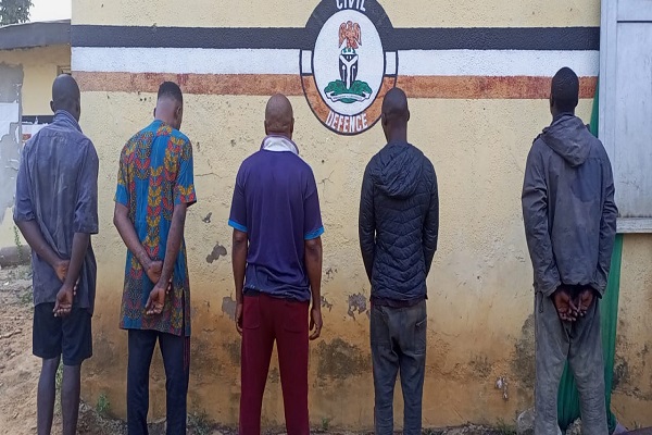 Civil Defence Apprehend Five Suspected Oil Vandals In Lagos