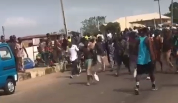 BREAKING: Fear Grips As Police Officer Kills Driver In Osogbo  
