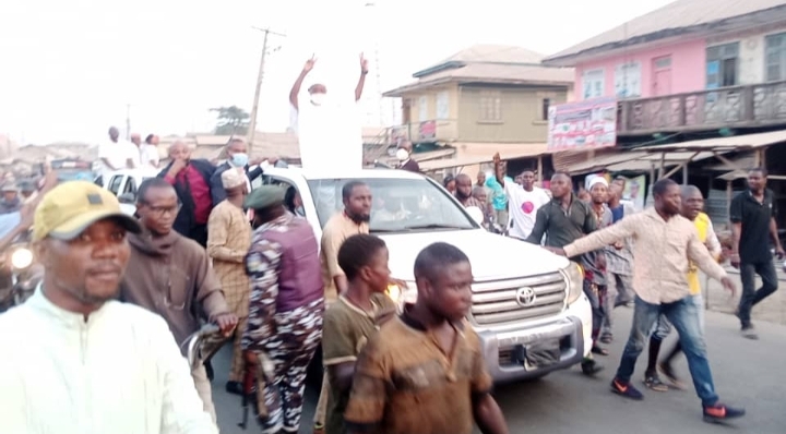 BREAKING: Hoodlums Attack  Aregbesola’s Convoy In Osogbo