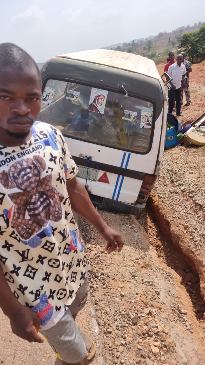 BREAKING: Many Injured As JTF Allegedly Hit Bus While Chasing Yahoo Boys In Osogbo